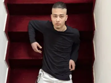 ErnestoKyaire from livejasmin