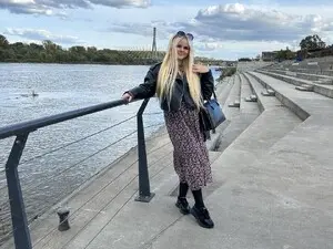 Myfreecams Live Sex Cam of white_choco