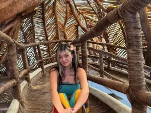 CarolineJames from myfreecams