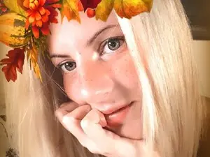 Myfreecams Sex Cam of Helenadoll