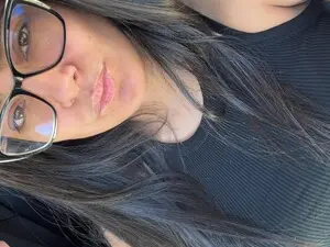 Myfreecams Watch Live Sex Cams of Abril_01