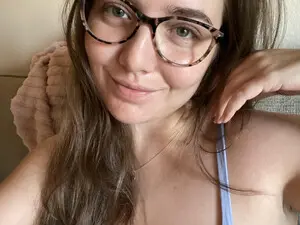 Myfreecams Sex Cam of Monica