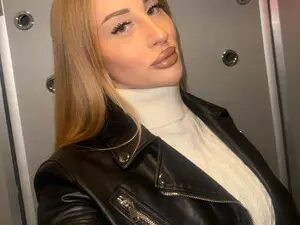 Myfreecams Free Porn Cam of Mia_Noir