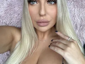 Myfreecams Live Porn of KissMyTitsPls