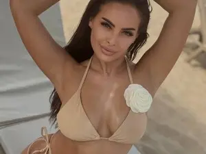 Myfreecams Live Sex Cam of Alma_Luv