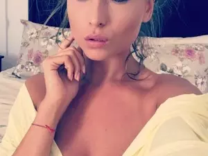Myfreecams Best live sex cam show of Carollyne_