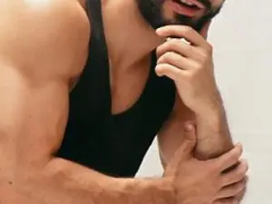 Yiyooo100 from streamate