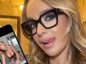 Streamate Nude Webcam of VIRGINIECAPRICE