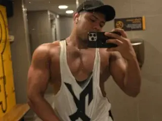 Ethan_castl from streamate