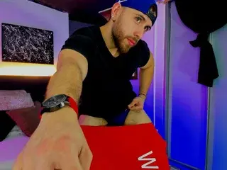 Streamate Free Live Porn of MaxiimoWolf