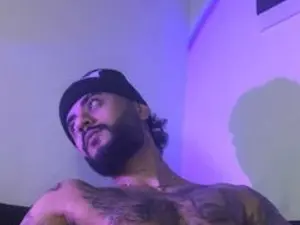 Streamate Live Sex Cam of yio_cohen18