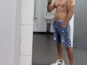 Streamate Sex Chat of LUKEBULLGER