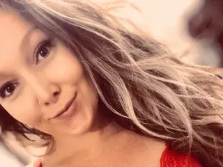 DeepThroatDarling from streamate