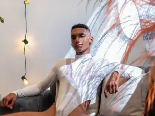 Streamate Live Sex Cam of JulientSaint