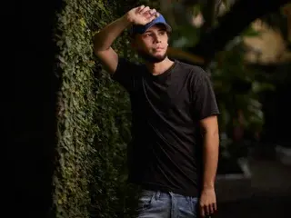 Streamate Private Sex Chat of SteveeJones