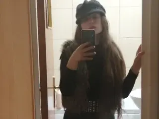 SARA32 from streamate