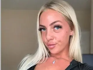 Streamate Live Sex Cam of IvySoVine