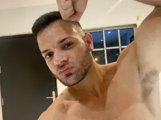Streamate Free Porn Cam of FrezisYmuscle