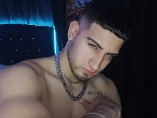 Streamate Watch Live Sex Cams of GiomarReyesX