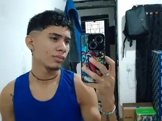 Streamate Live Sex Cam of Roger_lams