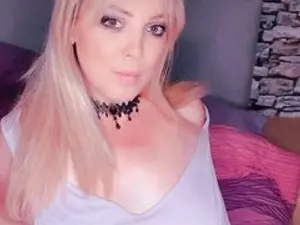 Streamate Best Webcam of CurvyCourtneyUK