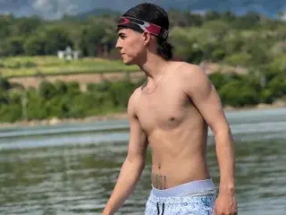 Streamate Live Porn of EthanJamees