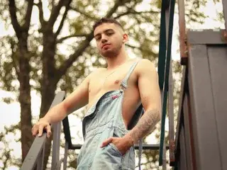 MichaelMagno from streamate