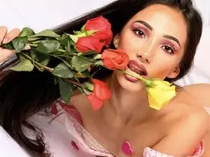 SarahThomson from streamate