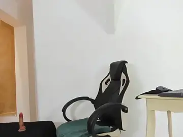 Stripchat Free Porn Cam of EIMYS_SHOW