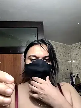 SpicyQueenX69 from stripchat