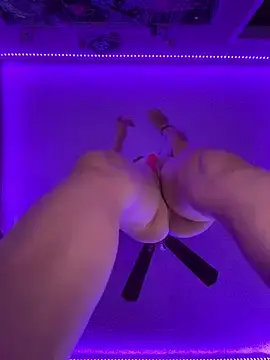 Cutiepiespanks from stripchat