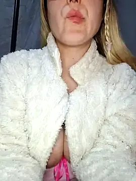 Stripchat Live Sex Cam of dolcehelena993