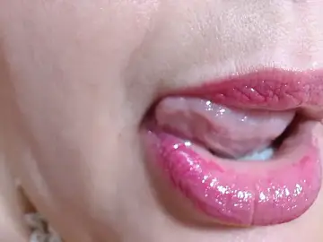 Stripchat Live Porn of Kerly_Doll