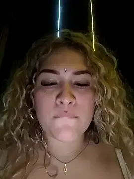 Stripchat Live Sex Cam of Sara_smiiith211