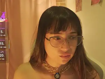 Stripchat Sex Cam of EmmitaGarcia