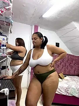 Stripchat Sex Cam of Rossestoner