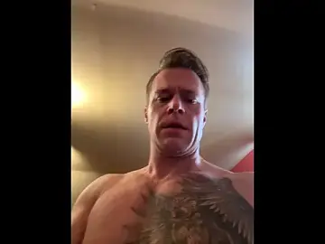 Stripchat Free Porn Cam of DILFiGuess1