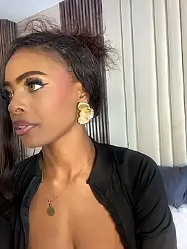 Stripchat Live Sex Cam of adaraSmiith