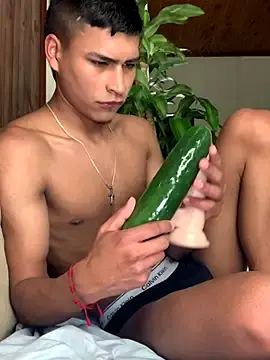 Stripchat Adult Video Chat of Emiliano_Reyes