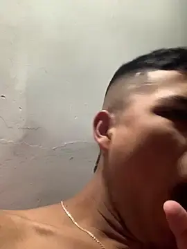 Stripchat Live Porn of Emiliano_Reyes