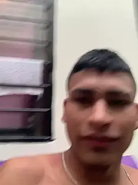 Stripchat Nude Webcam of Emiliano_Reyes