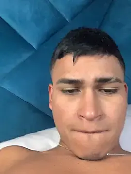 Stripchat Live Porn of Emiliano_Reyes