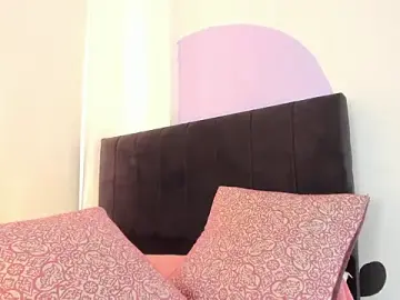 Stripchat Sex Cam of Little_Ivy