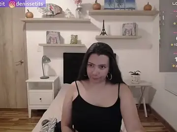 Stripchat Free Live Porn of DenisseTits