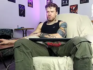 Stripchat Sex Cam of Huntall77