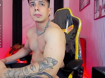 Stripchat Adult Video Chat of xKevyn