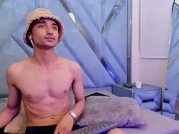 LauryAndNarem69 from stripchat