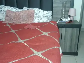 Stripchat Nude Webcam of BigButt-MomJ75