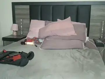 Stripchat Nude Webcam of BigButt-MomJ75