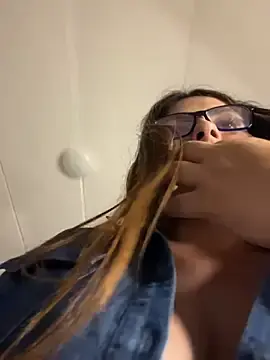 RosaliaVicky from stripchat